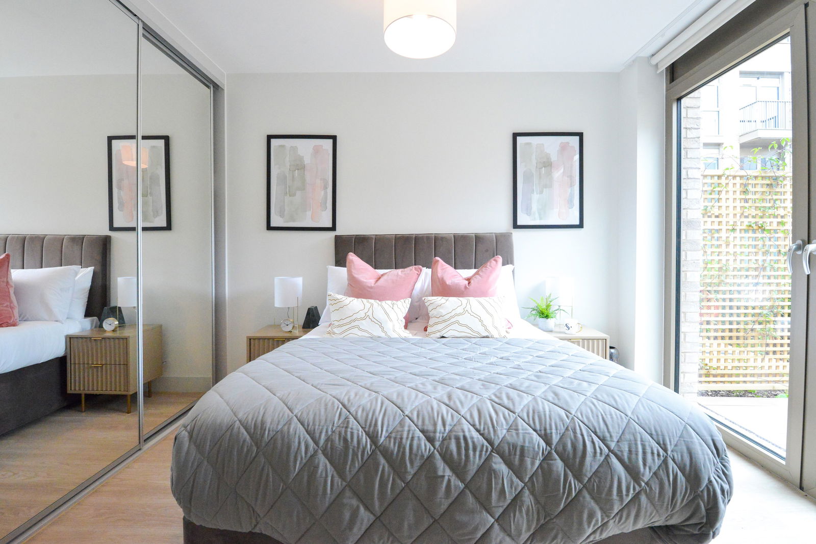 2 bed flat to rent in Randalls Way, Leatherhead 6