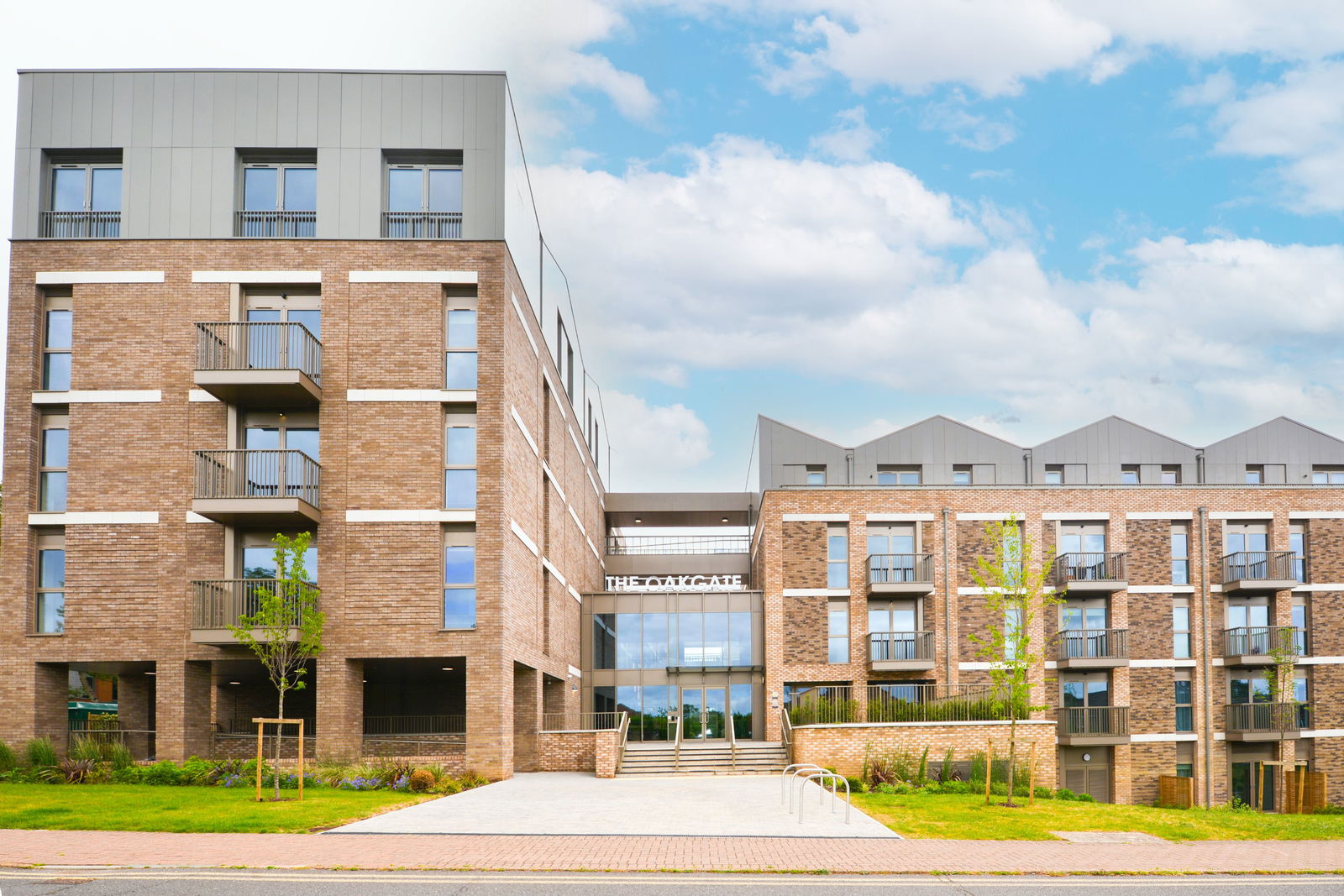 2 bed flat to rent in Randalls Way, Leatherhead  - Property Image 1