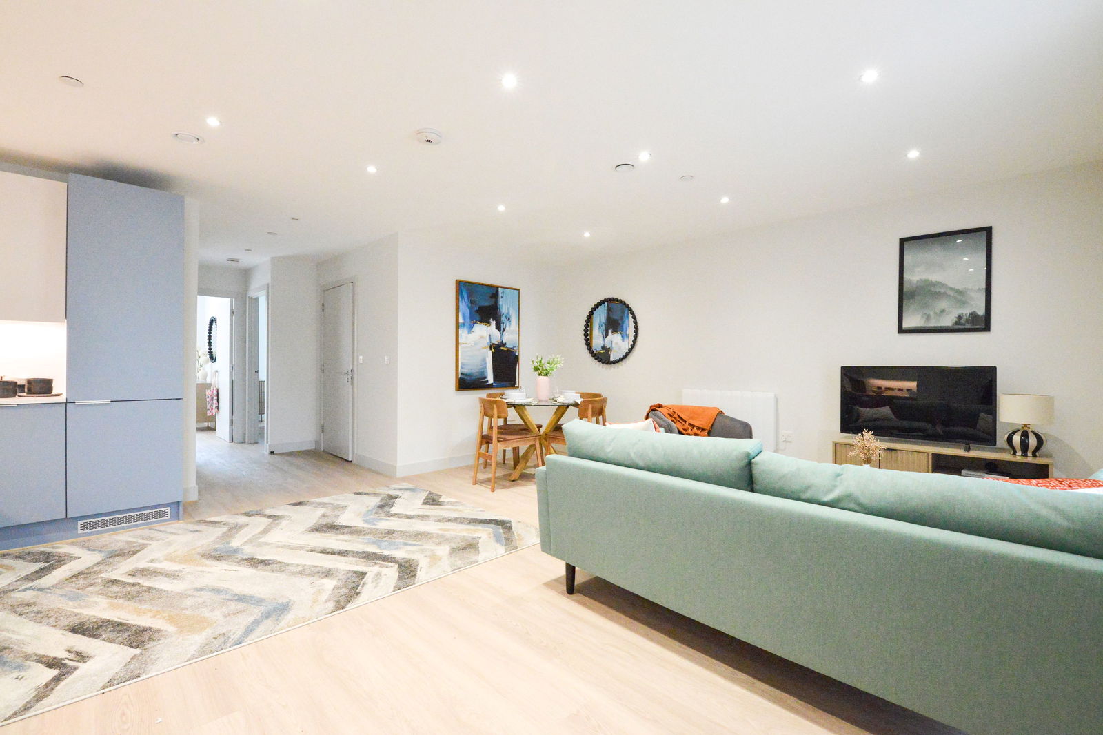 2 bed flat to rent in Randalls Way, Leatherhead 4