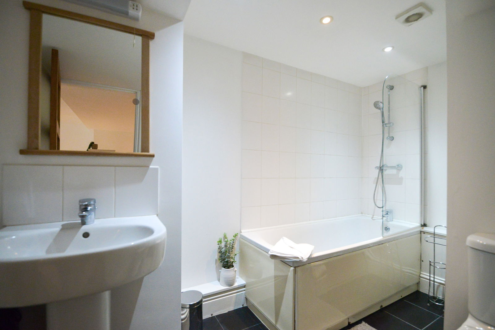 Studio flat for sale in Millmead Terrace, Guildford, GU2 4AU  - Property Image 9