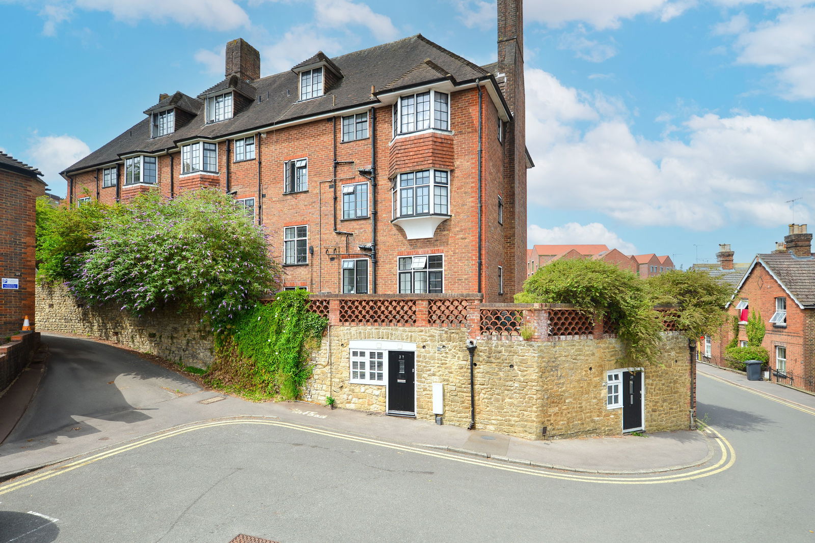 Studio flat for sale in Millmead Terrace, Guildford, GU2 4AU - Property Image 1