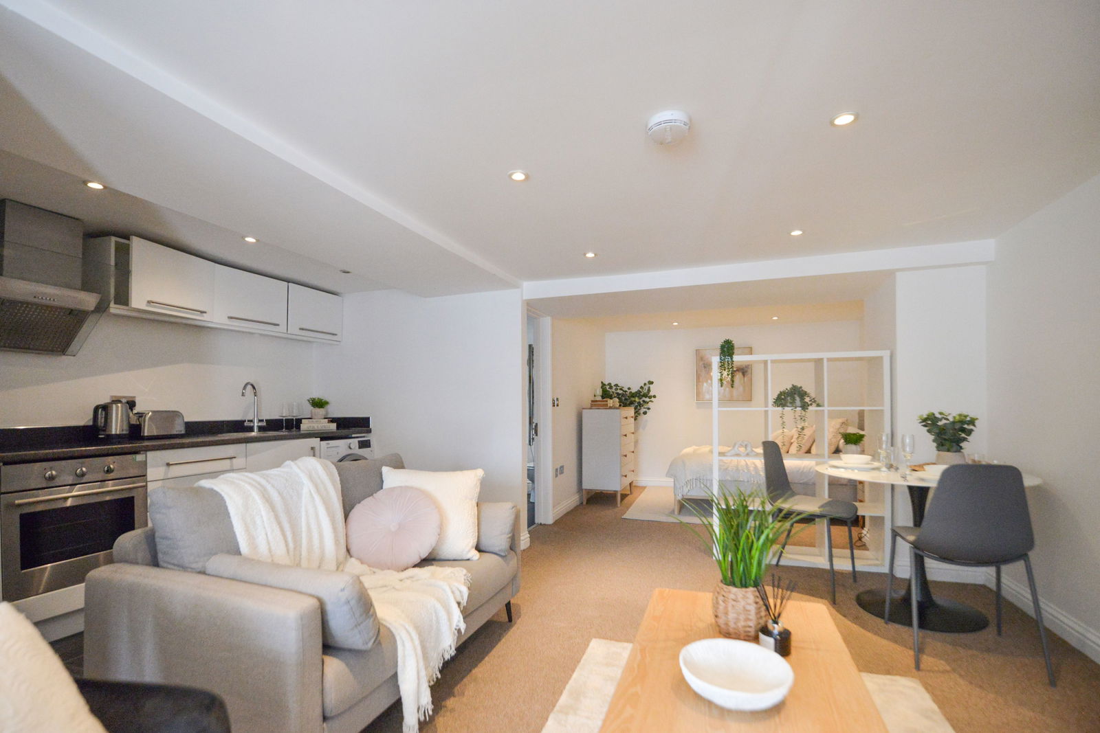 Studio flat for sale in Millmead Terrace, Guildford, GU2 4AU  - Property Image 6
