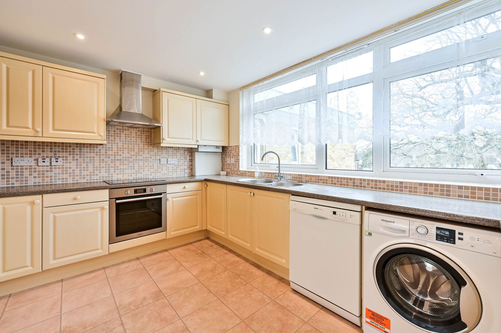 3 bed flat to rent in Chobham Road, Woking, GU21  - Property Image 4