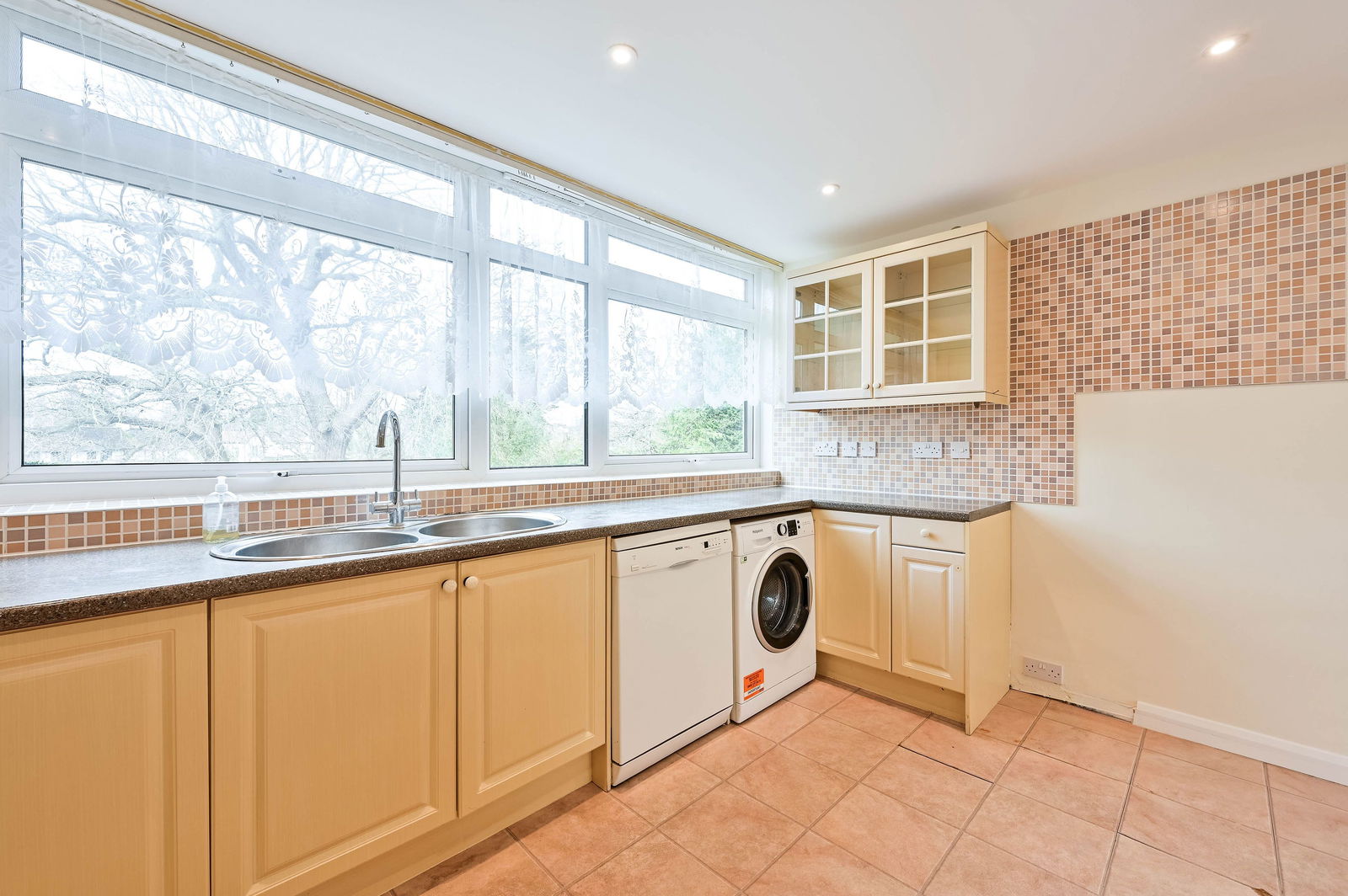 3 bed flat to rent in Chobham Road, Woking, GU21  - Property Image 5