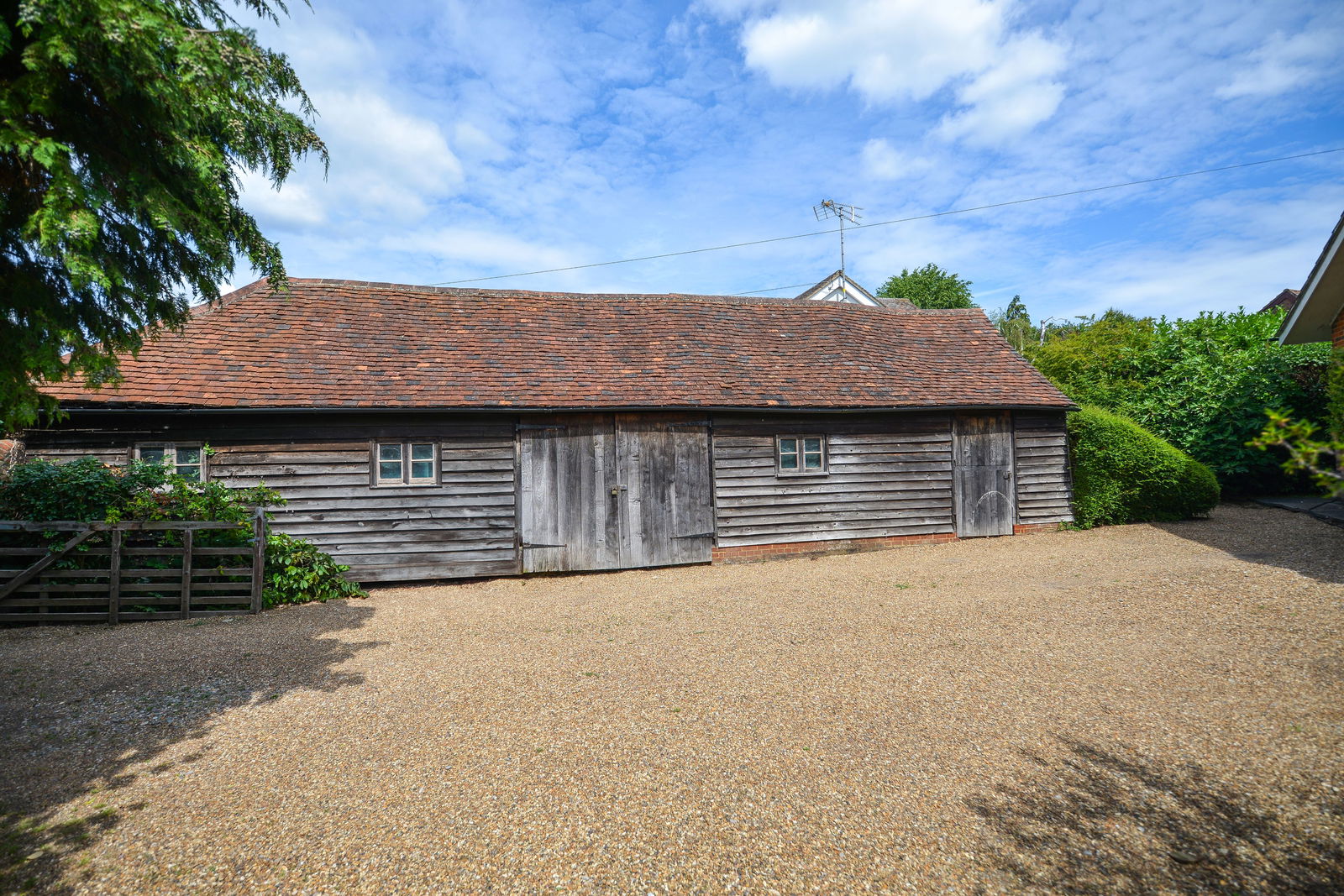 3 bed bungalow for sale in Little Bookham Street, Bookham, KT23  - Property Image 3