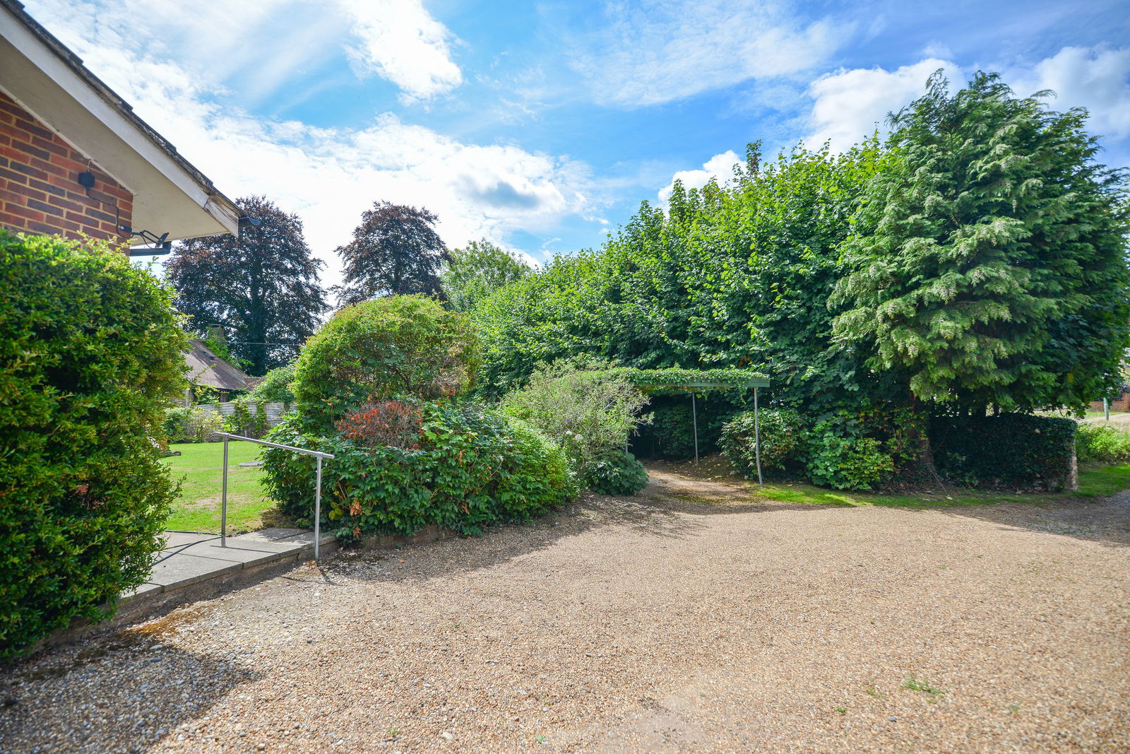 3 bed bungalow for sale in Little Bookham Street, Bookham, KT23  - Property Image 4