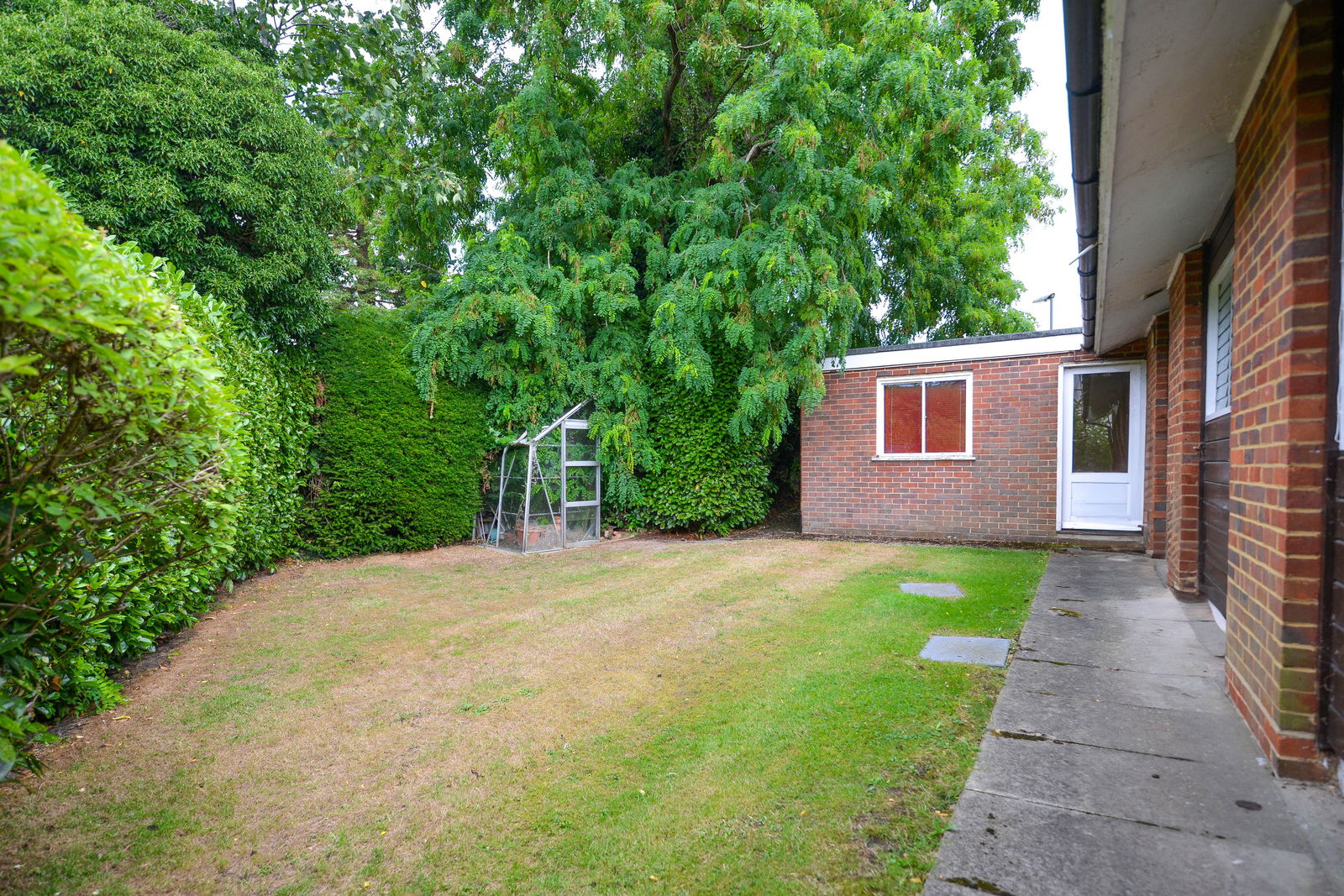 3 bed bungalow for sale in Little Bookham Street, Bookham, KT23  - Property Image 9