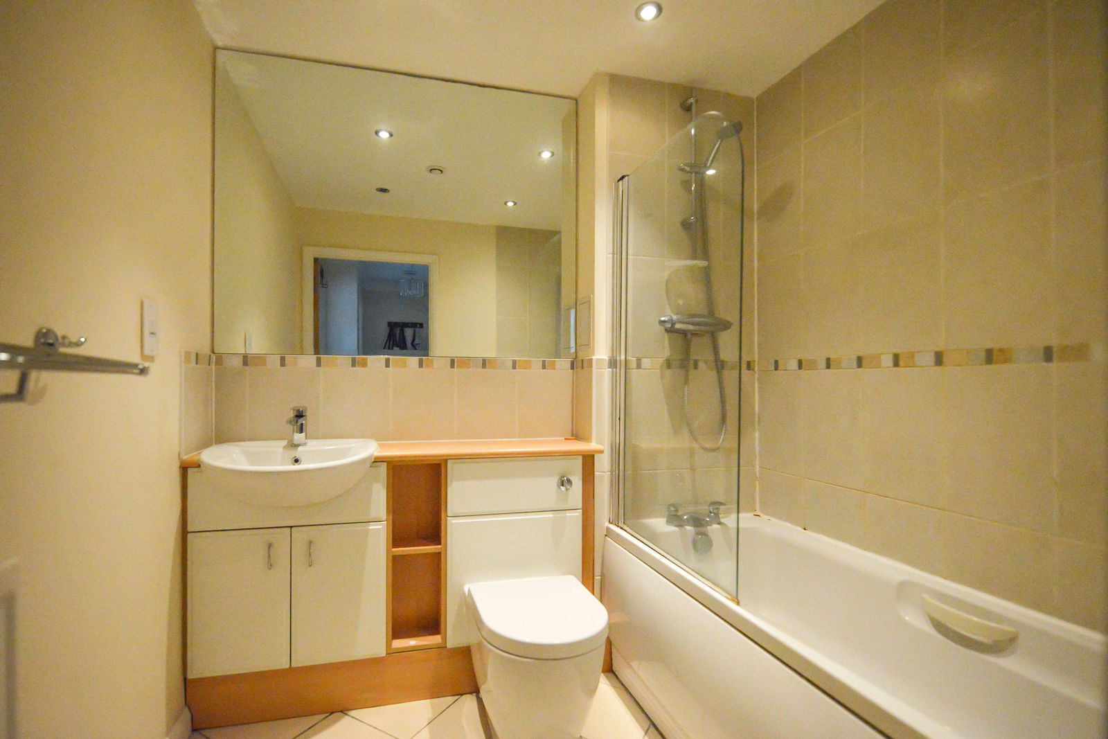 1 bed flat for sale in Buffers Lane, Leatherhead, KT22  - Property Image 7