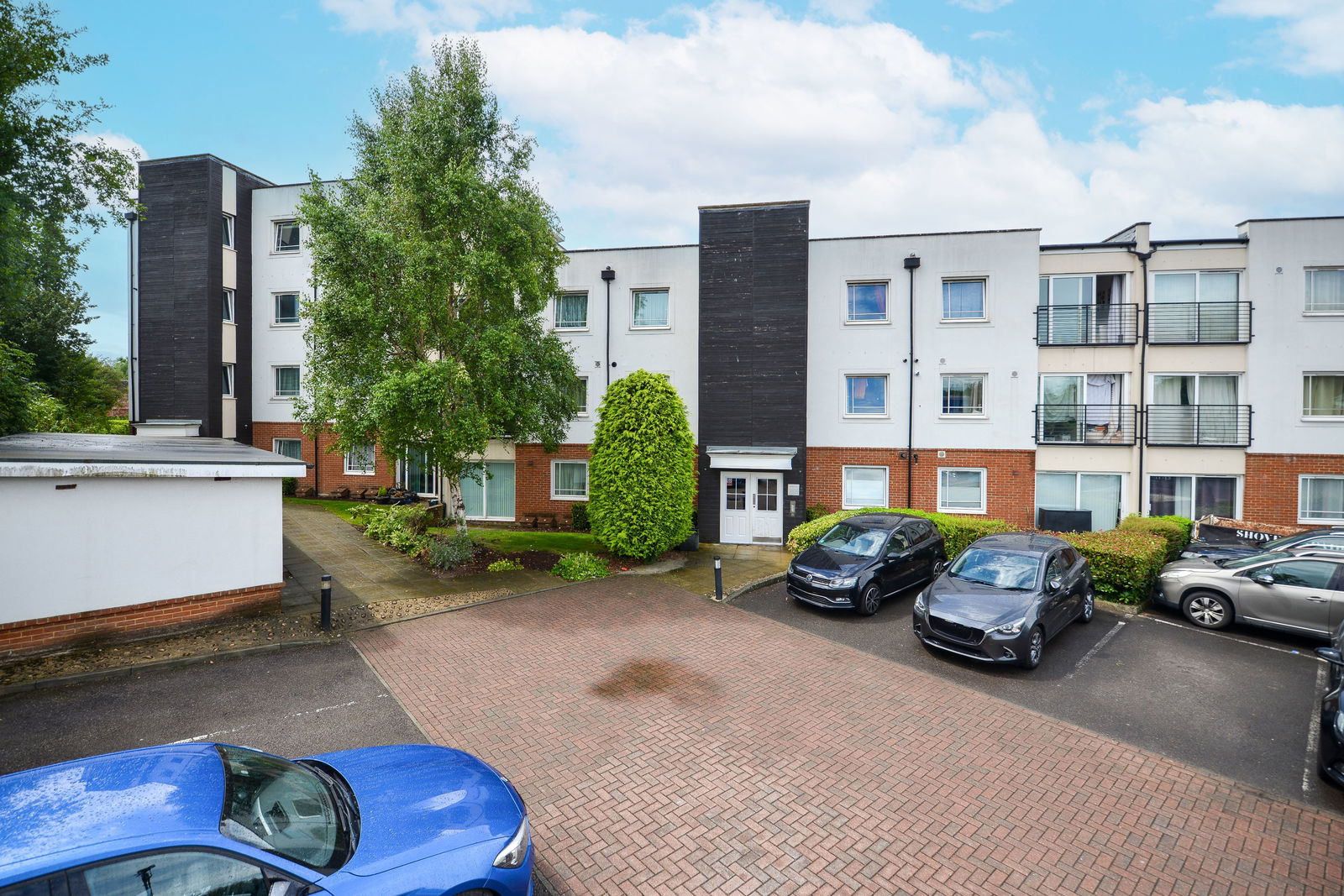 1 bed flat for sale in Buffers Lane, Leatherhead, KT22 - Property Image 1