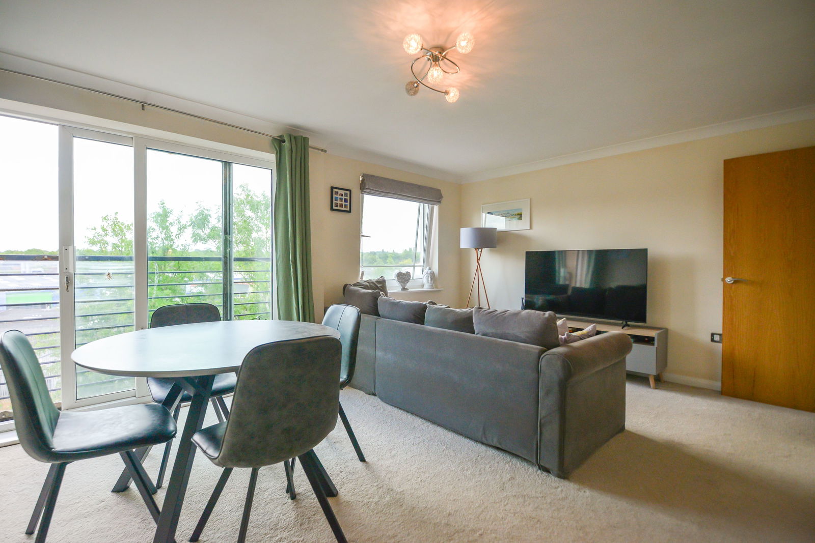 1 bed flat for sale in Buffers Lane, Leatherhead, KT22  - Property Image 4