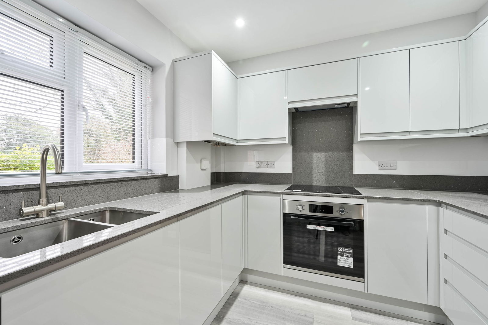 2 bed maisonette to rent in Wych Hill Park, Woking, GU22  - Property Image 3