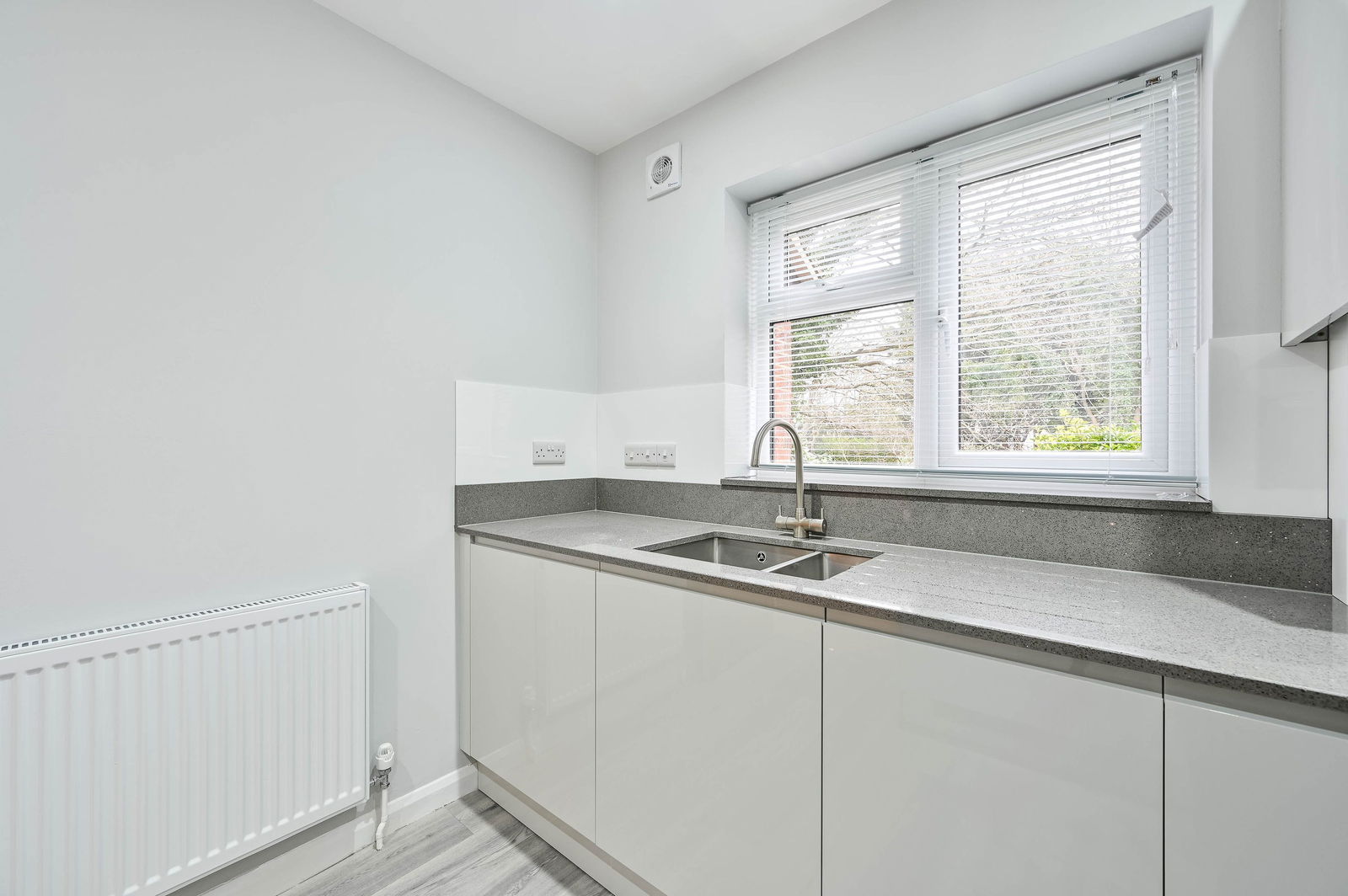 2 bed maisonette to rent in Wych Hill Park, Woking, GU22  - Property Image 4