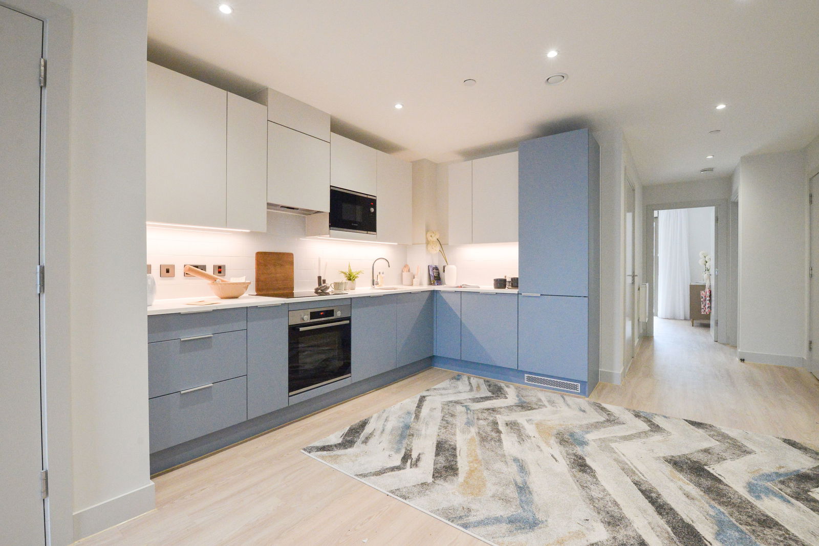 2 bed flat to rent in Randalls Way, Leatherhead, KT22  - Property Image 4