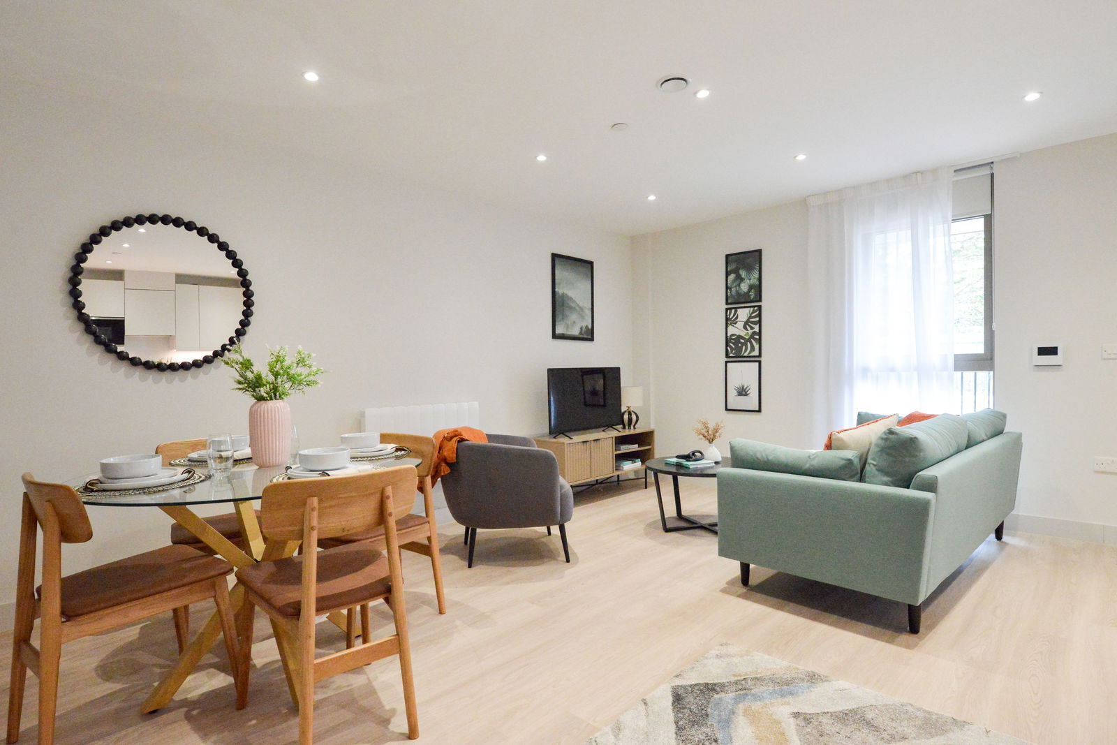 2 bed flat to rent in Randalls Way, Leatherhead, KT22  - Property Image 3