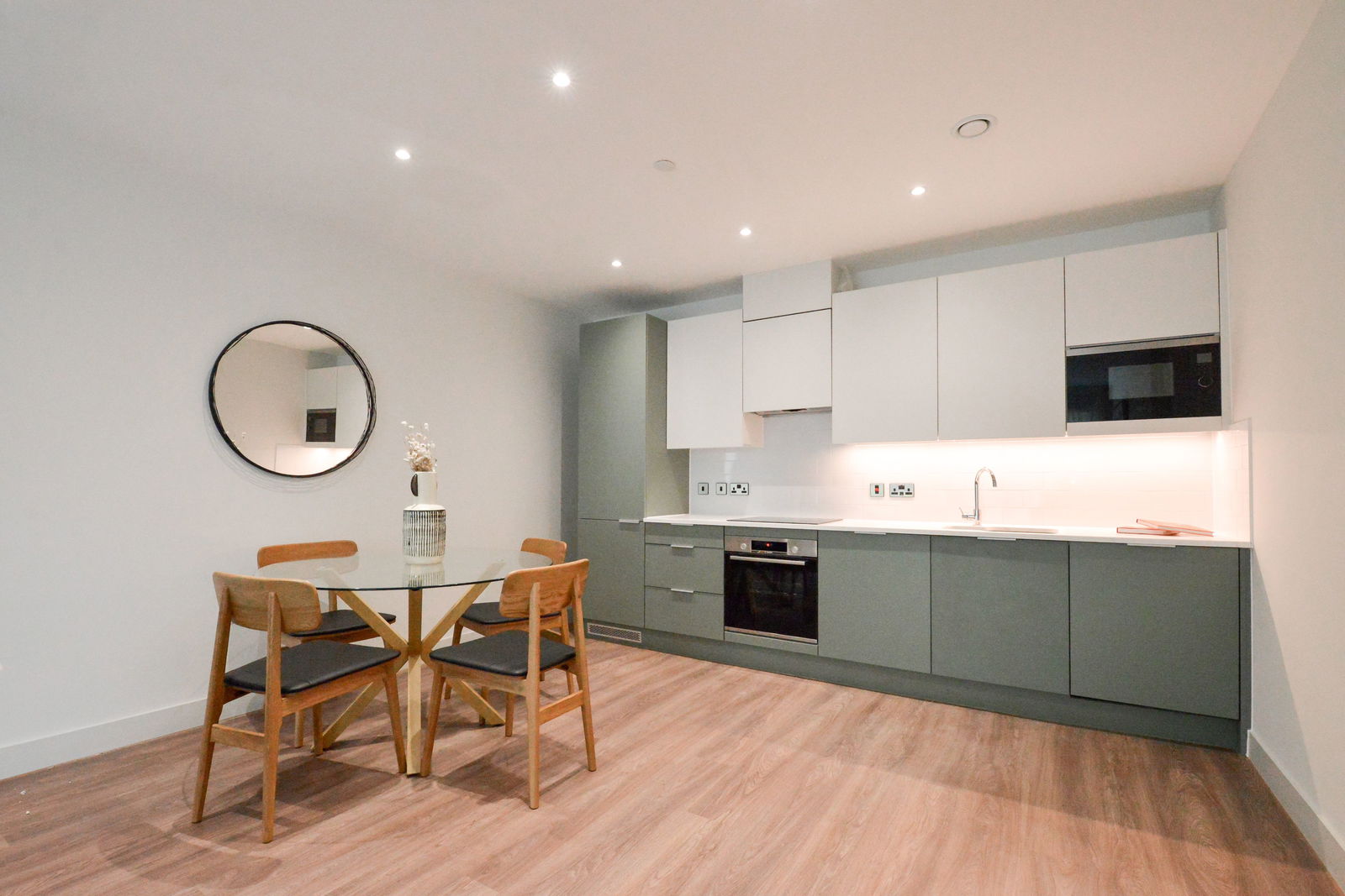 1 bed flat to rent in Randalls Way, Leatherhead, KT22  - Property Image 6