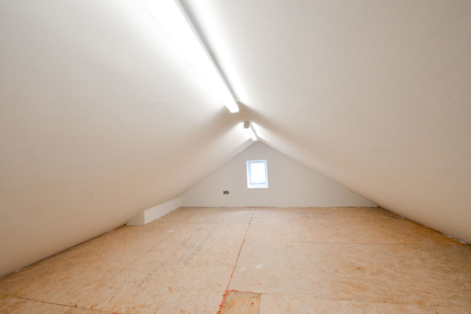 3 bed semi-detached house to rent in Oakcroft Road, Chessington, KT9  - Property Image 13