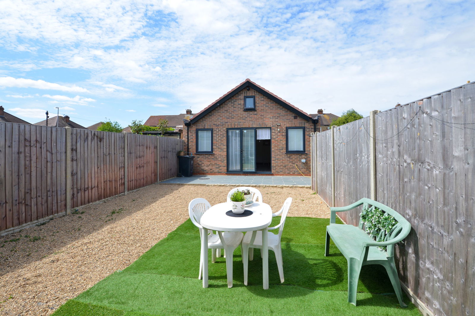 3 bed semi-detached house to rent in Oakcroft Road, Chessington, KT9  - Property Image 6