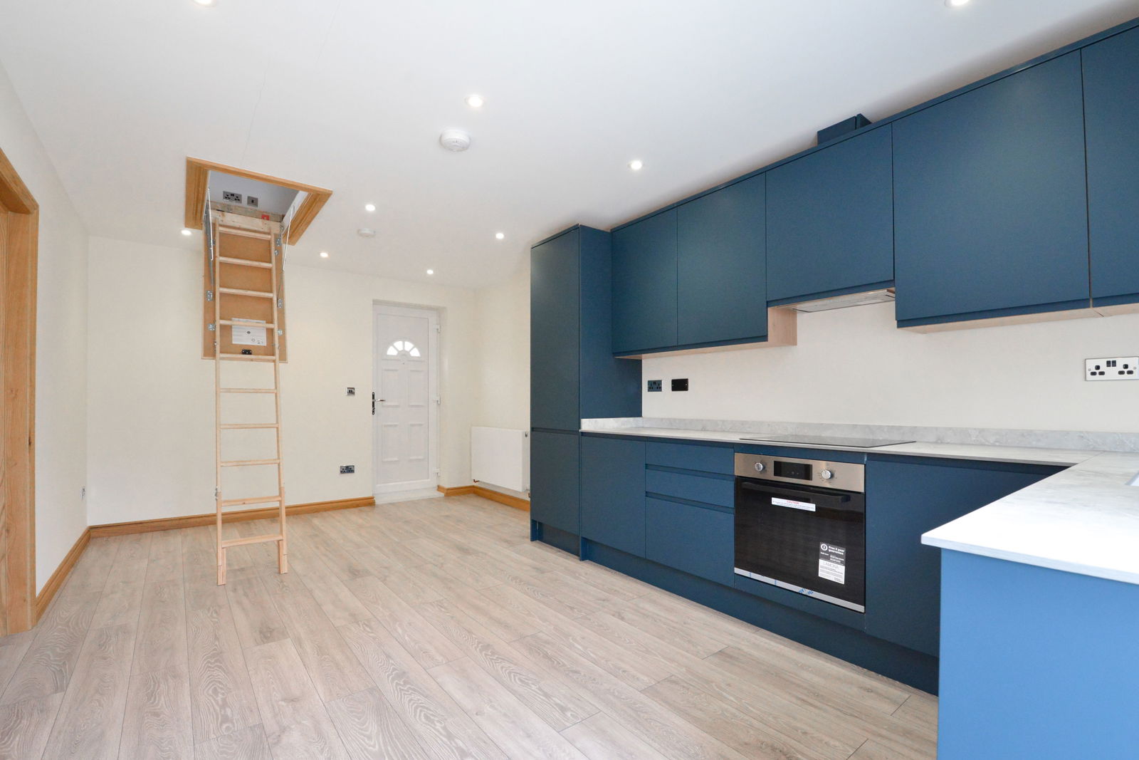 3 bed semi-detached house to rent in Oakcroft Road, Chessington, KT9  - Property Image 3