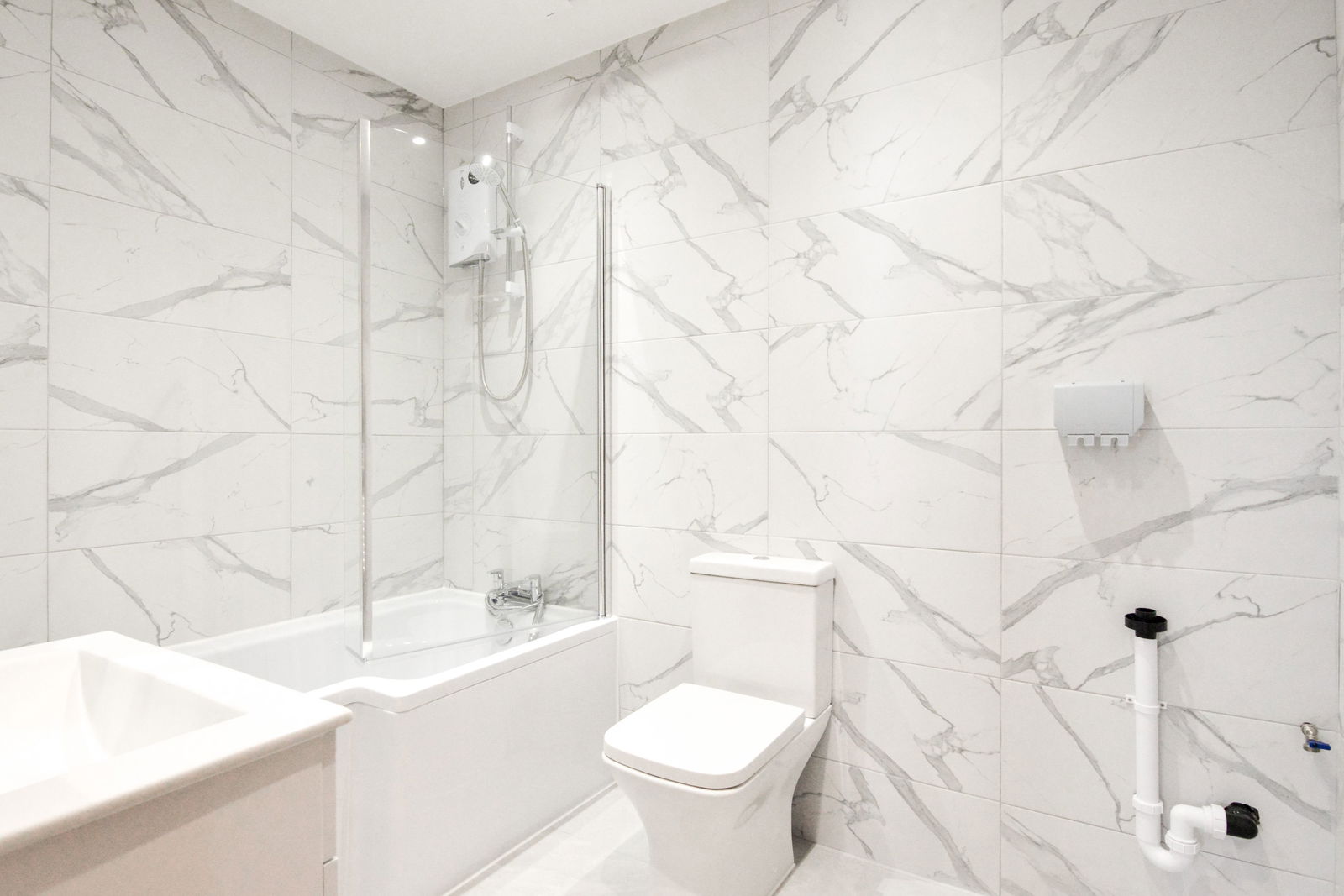 3 bed semi-detached house to rent in Oakcroft Road, Chessington, KT9  - Property Image 4