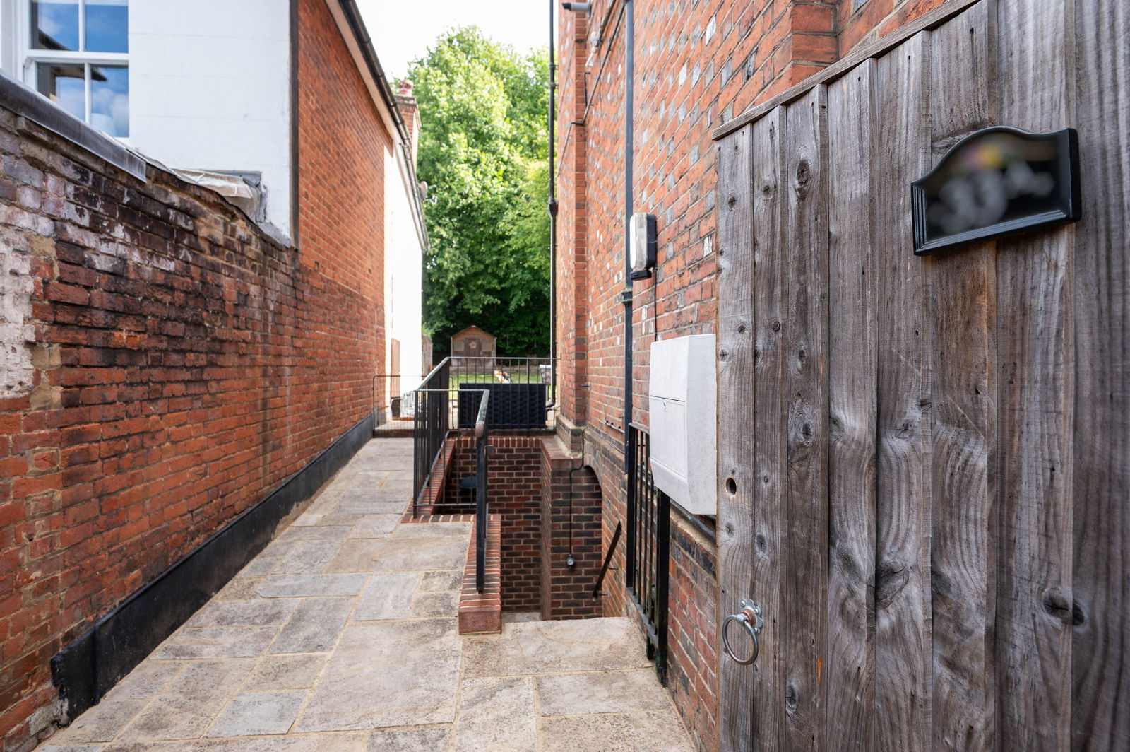 2 bed maisonette for sale in Waterden Road, Guildford  - Property Image 23