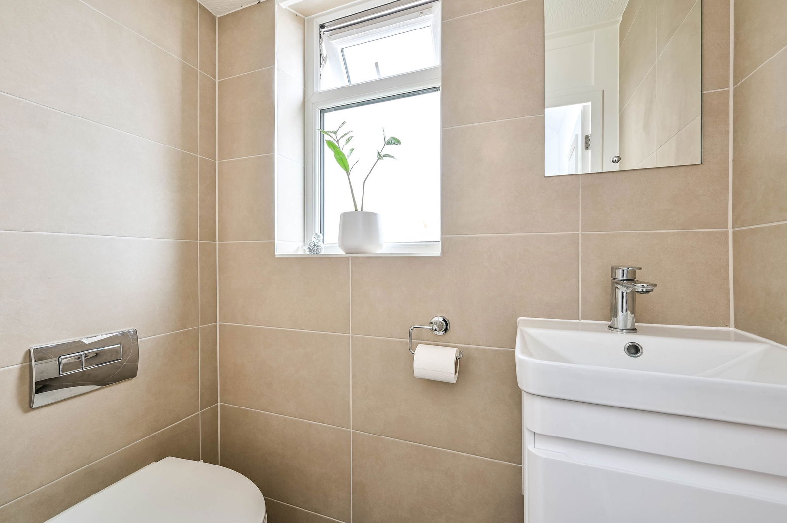 5 bed detached house for sale in Chiltern Drive, Surbiton  - Property Image 7