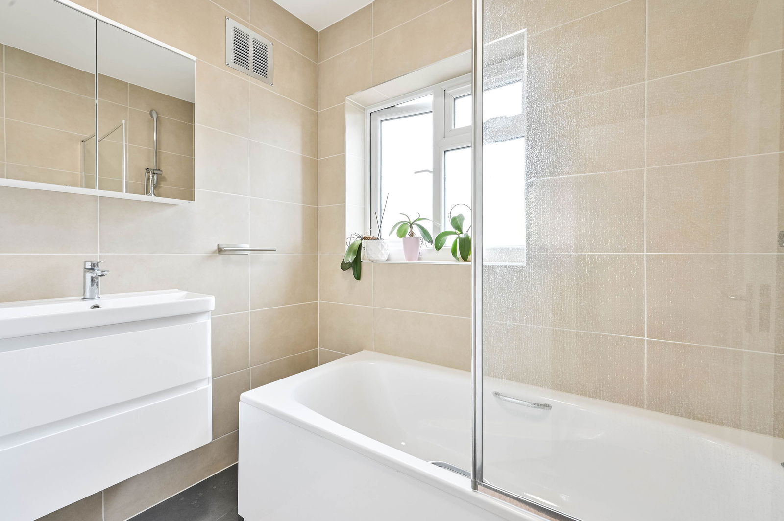 5 bed detached house for sale in Chiltern Drive, Surbiton  - Property Image 19