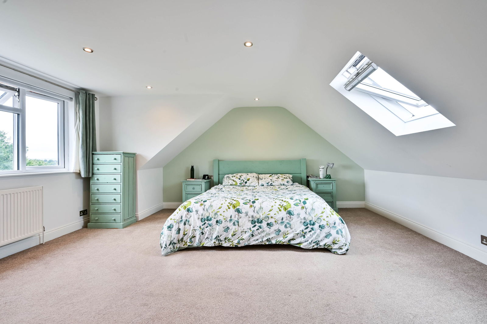 5 bed detached house for sale in Chiltern Drive, Surbiton  - Property Image 14