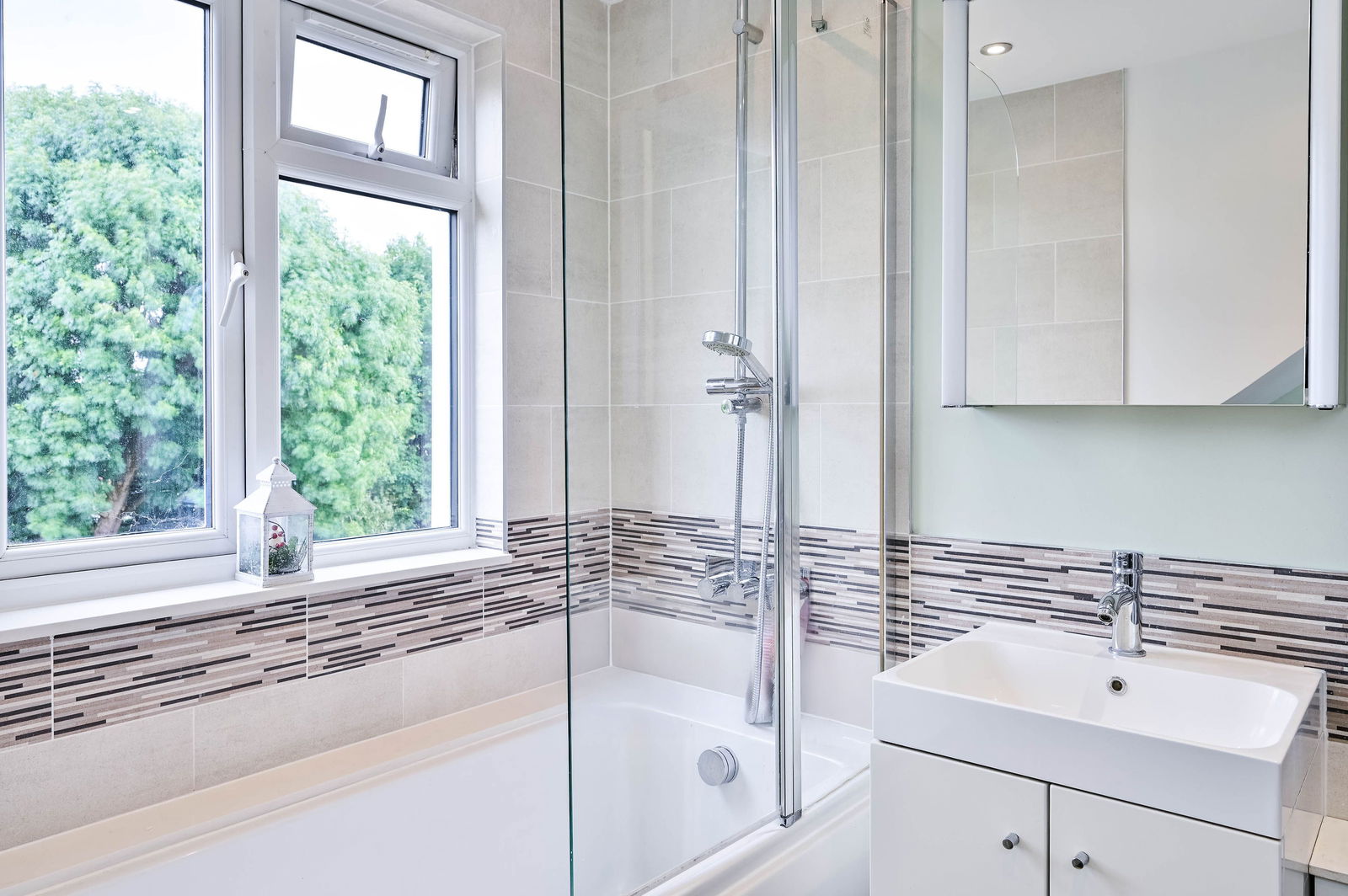 5 bed detached house for sale in Chiltern Drive, Surbiton  - Property Image 16