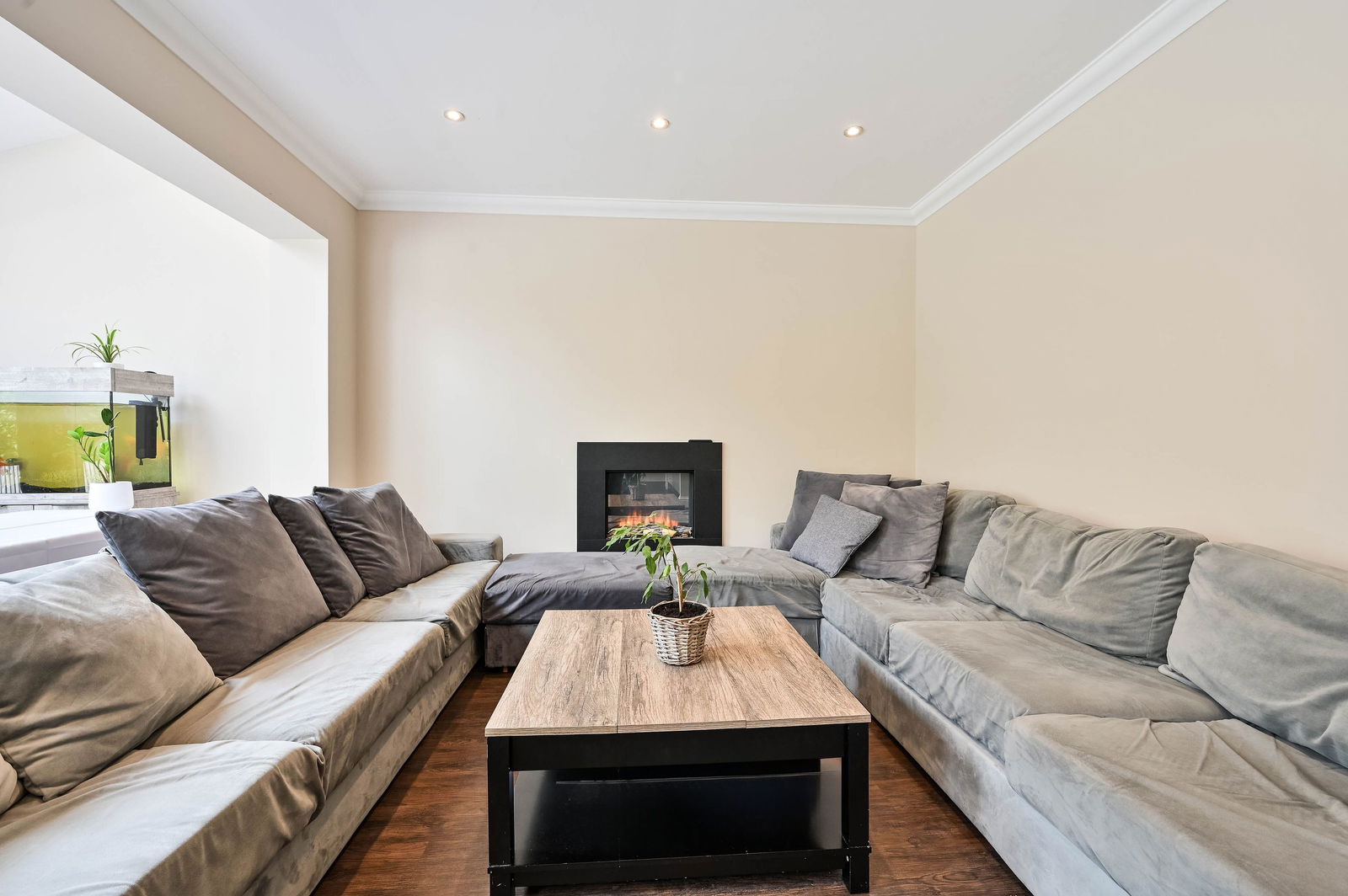 5 bed detached house for sale in Chiltern Drive, Surbiton  - Property Image 3