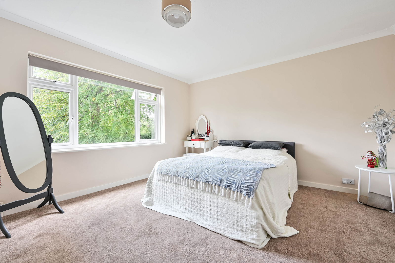 2 bed flat for sale in Lindfield Gardens, Guildford  - Property Image 6