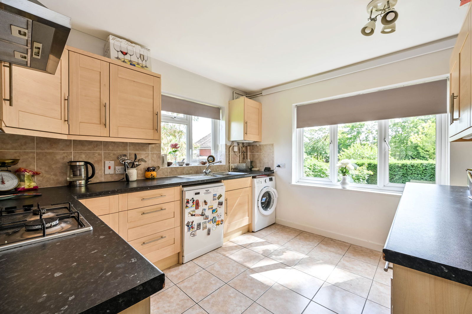 2 bed flat for sale in Lindfield Gardens, Guildford 3