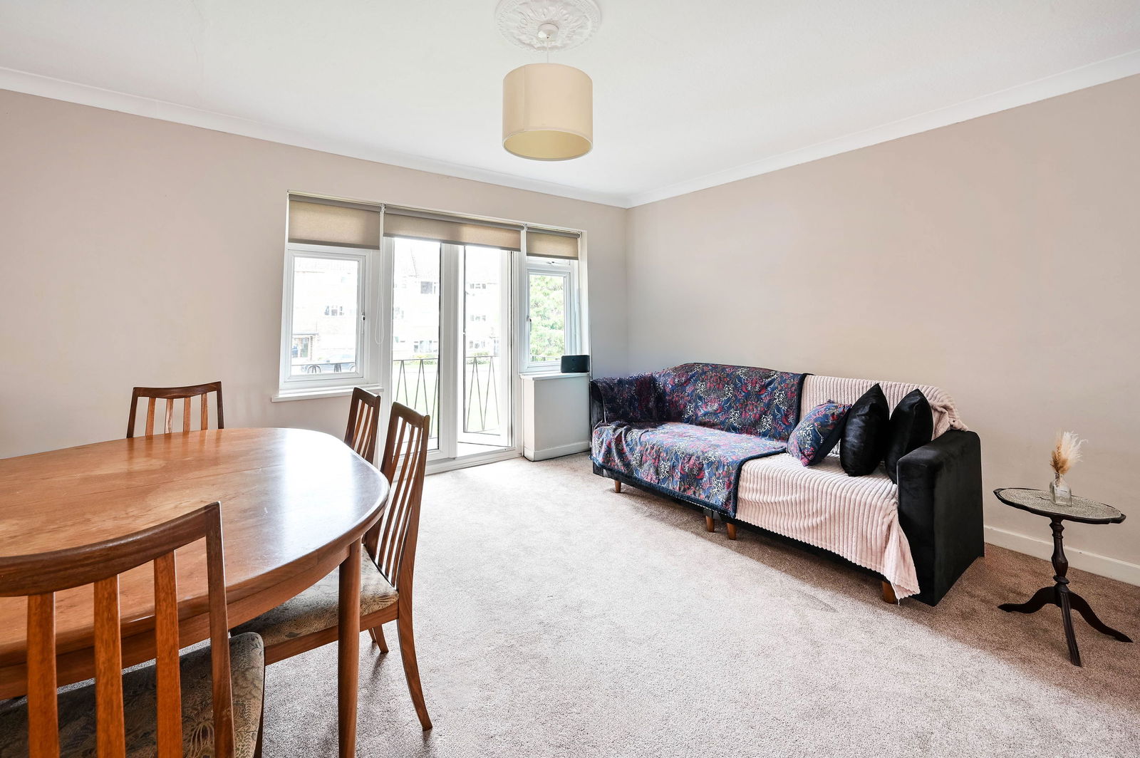 2 bed flat for sale in Lindfield Gardens, Guildford 2