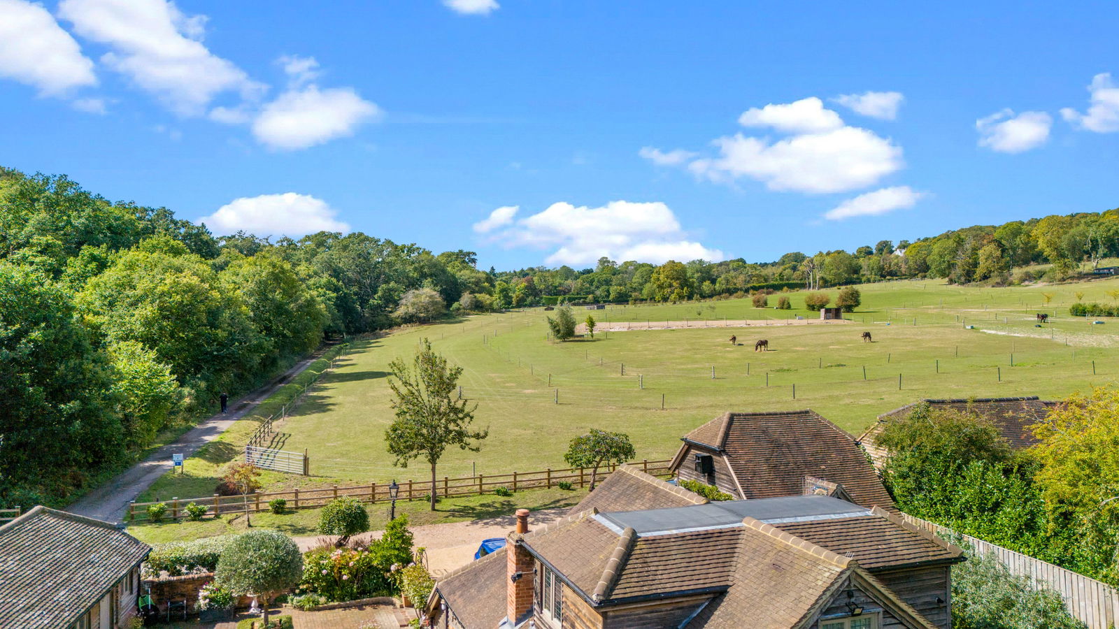 4 bed detached house for sale in The Barn, Monkshatch, Off Down Lane, Guildford, GU3 1DL  - Property Image 10