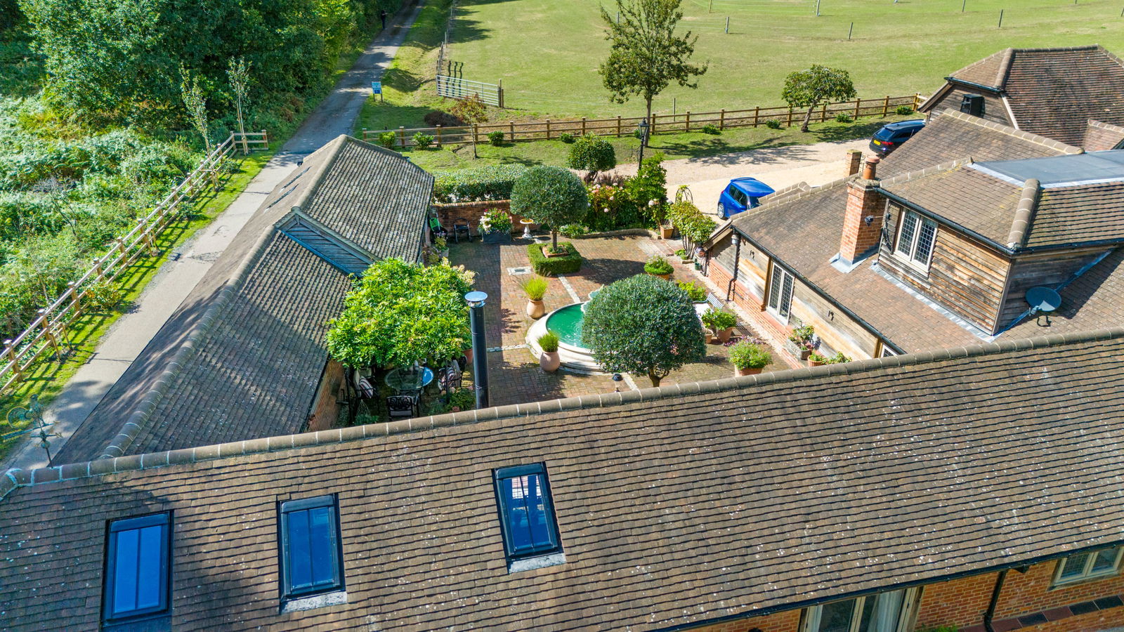 4 bed detached house for sale in The Barn, Monkshatch, Off Down Lane, Guildford, GU3 1DL  - Property Image 58