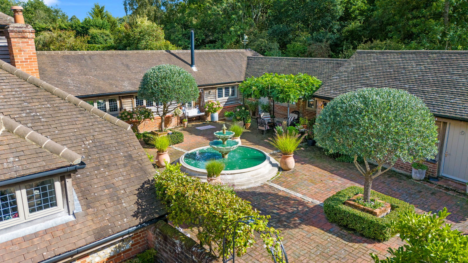 4 bed detached house for sale in The Barn, Monkshatch, Off Down Lane, Guildford, GU3 1DL  - Property Image 57