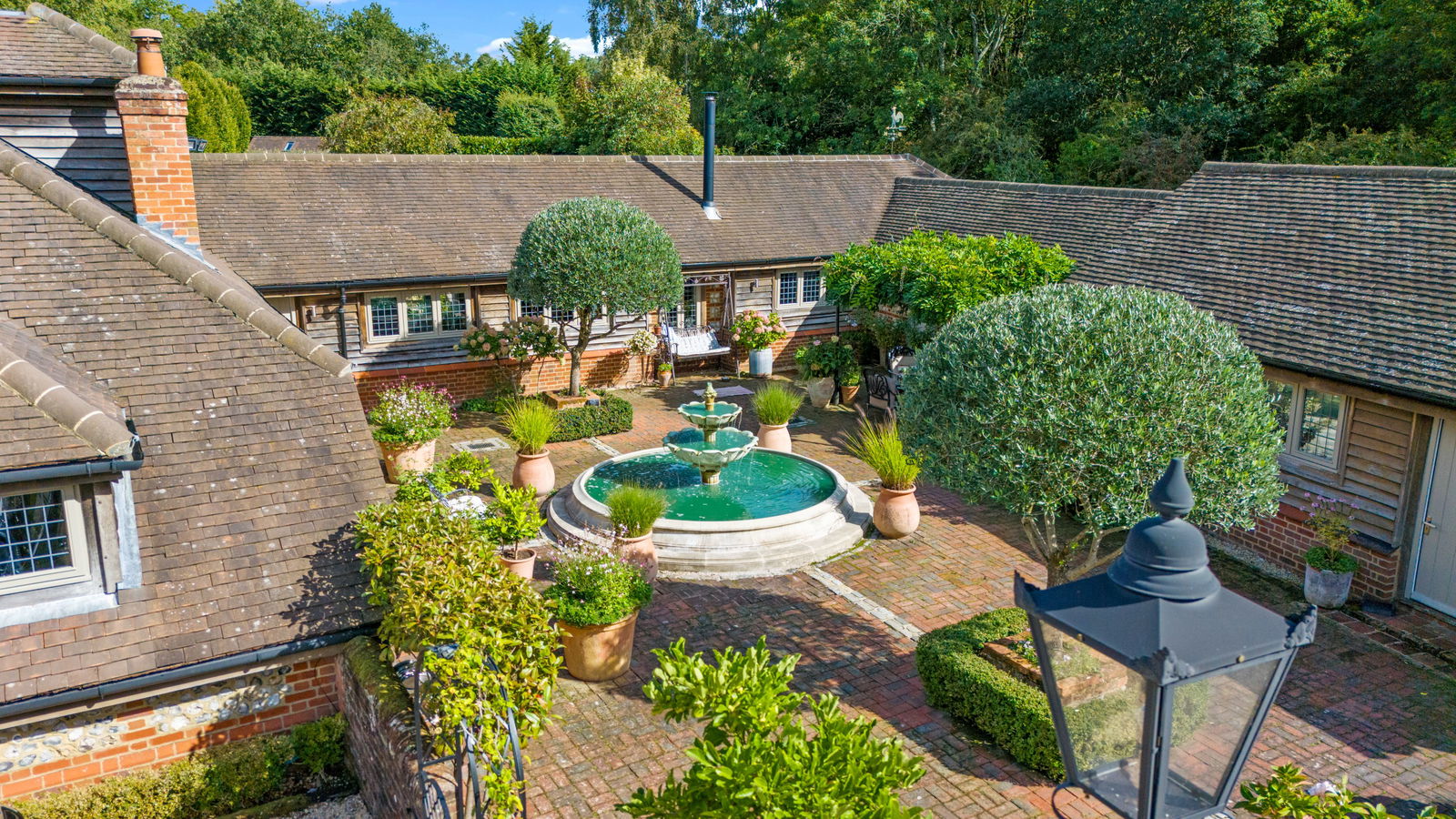 4 bed detached house for sale in The Barn, Monkshatch, Off Down Lane, Guildford, GU3 1DL  - Property Image 59