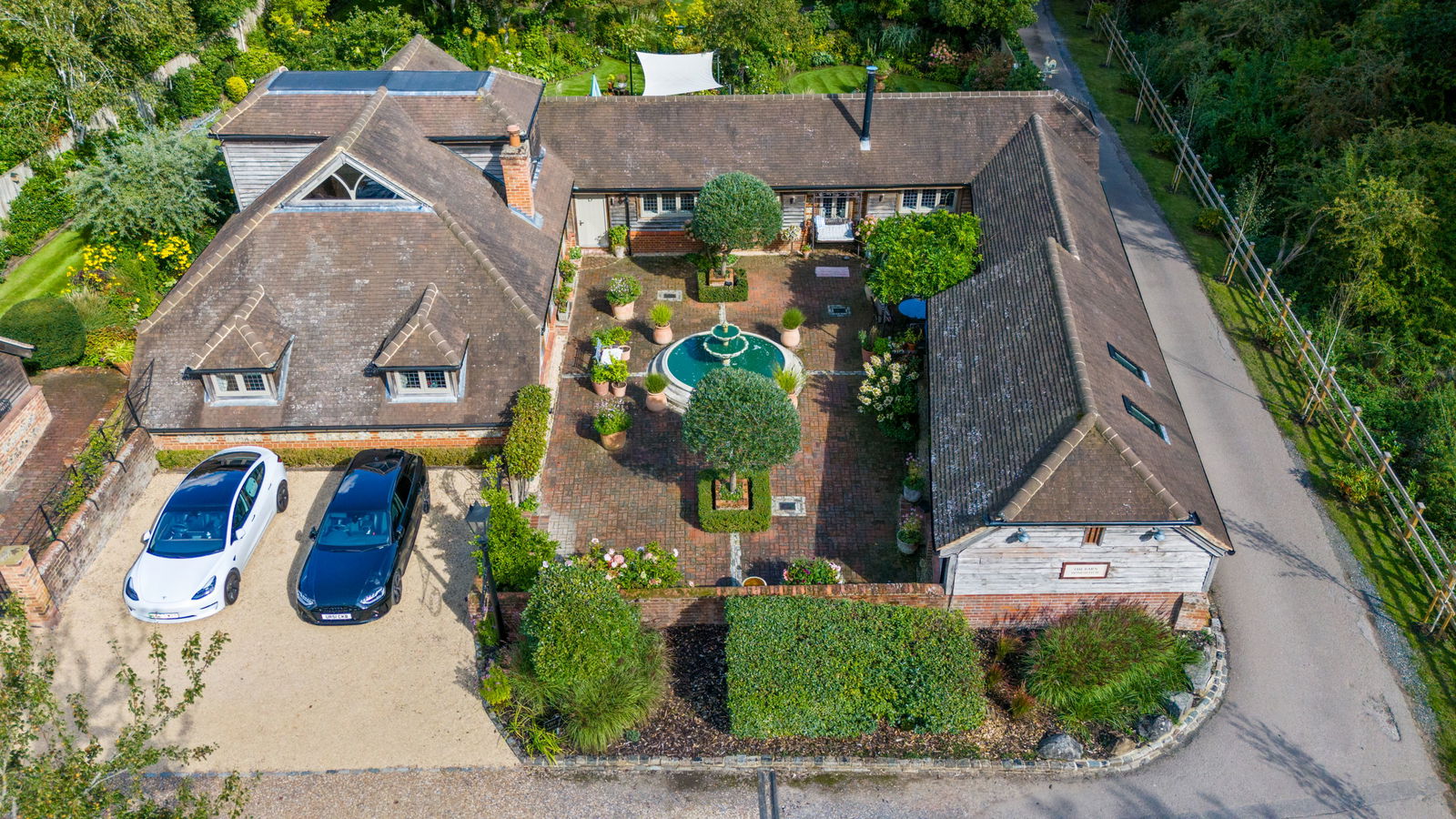 4 bed detached house for sale in The Barn, Monkshatch, Off Down Lane, Guildford, GU3 1DL  - Property Image 64