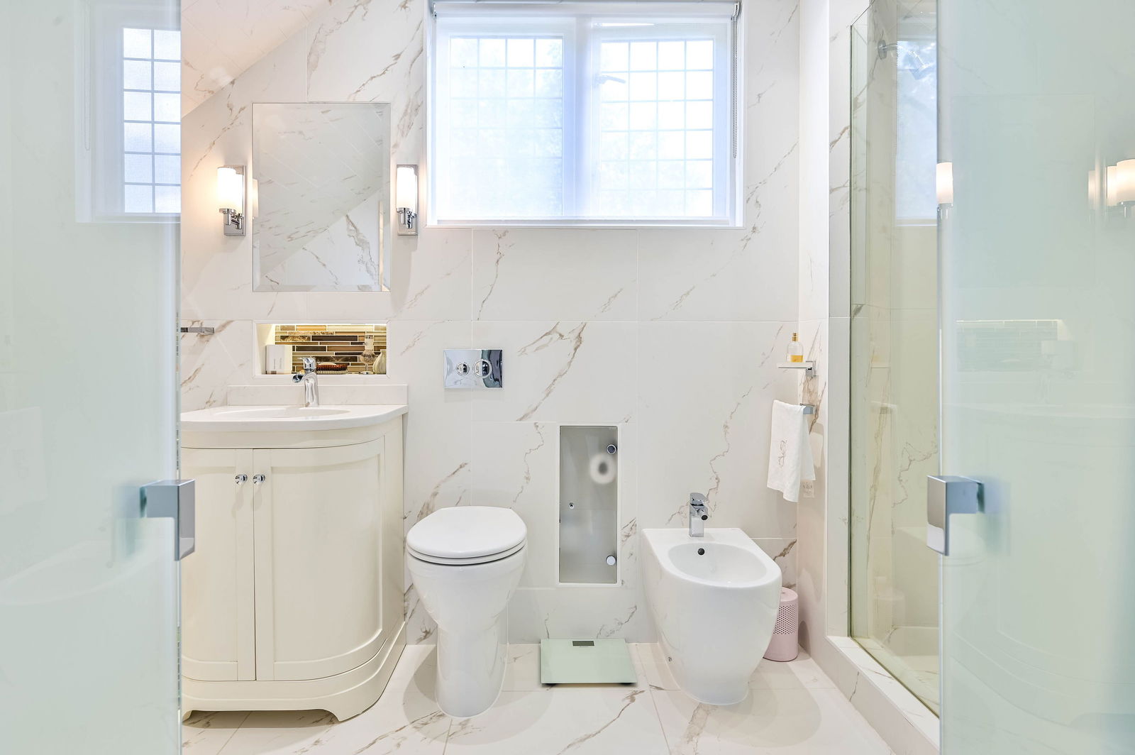 4 bed detached house for sale in The Barn, Monkshatch, Off Down Lane, Guildford, GU3 1DL  - Property Image 8