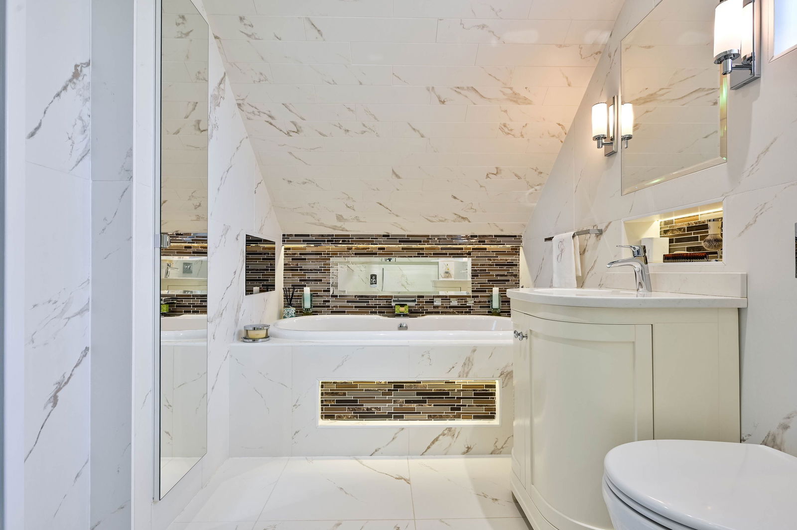 4 bed detached house for sale in The Barn, Monkshatch, Off Down Lane, Guildford, GU3 1DL  - Property Image 7