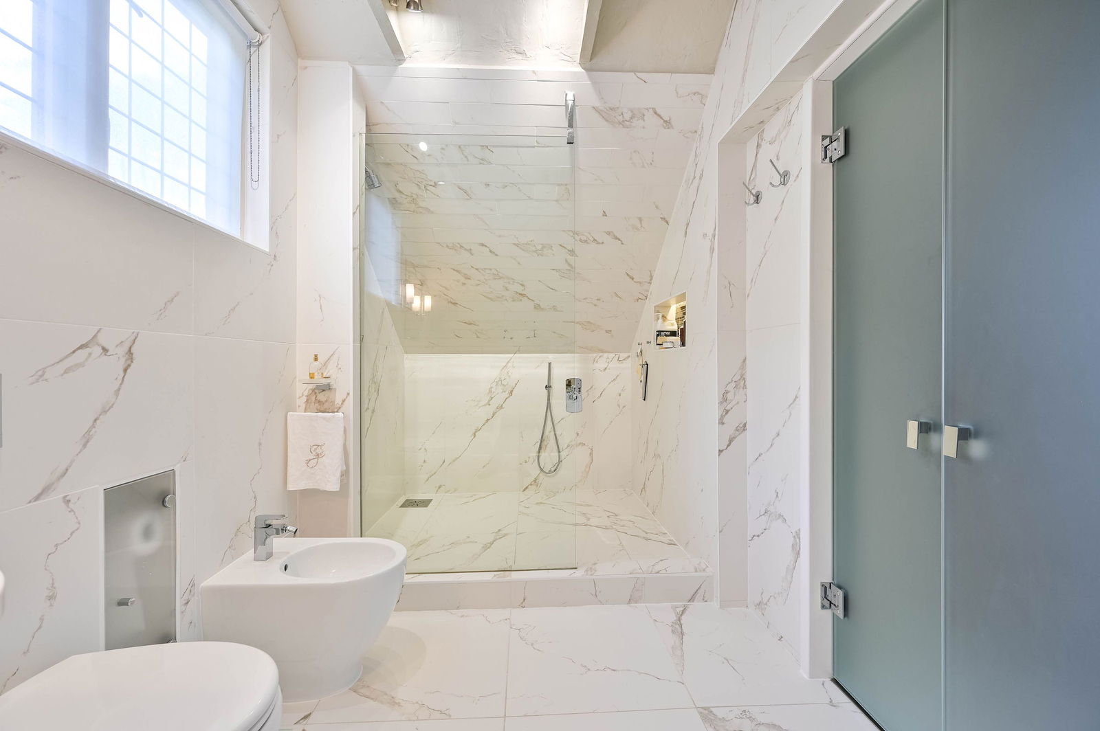 4 bed detached house for sale in The Barn, Monkshatch, Off Down Lane, Guildford, GU3 1DL  - Property Image 9