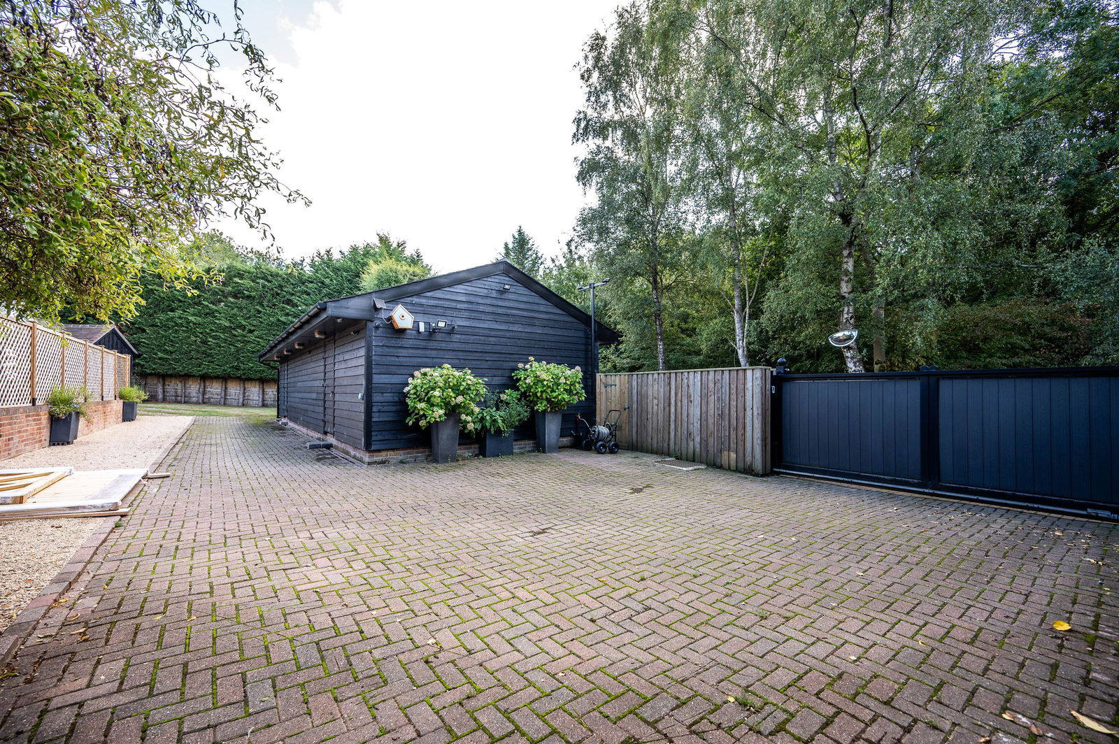 4 bed detached house for sale in The Barn, Monkshatch, Off Down Lane, Guildford, GU3 1DL  - Property Image 30