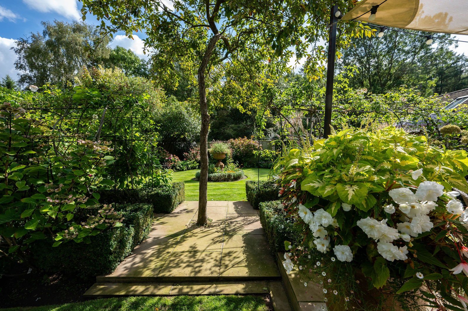 4 bed detached house for sale in The Barn, Monkshatch, Off Down Lane, Guildford, GU3 1DL  - Property Image 17