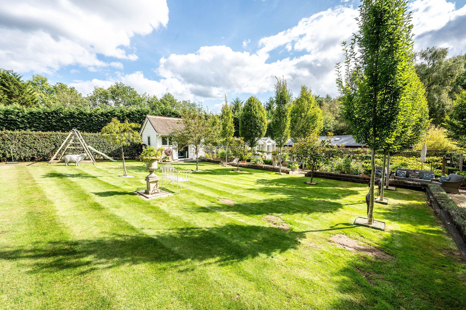 4 bed detached house for sale in The Barn, Monkshatch, Off Down Lane, Guildford, GU3 1DL  - Property Image 4