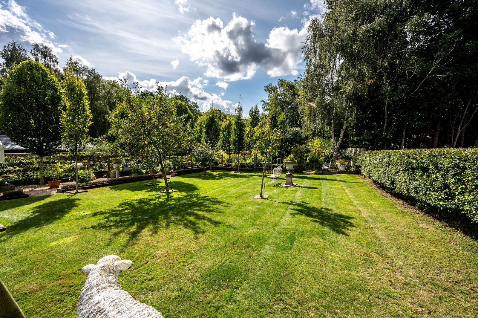 4 bed detached house for sale in The Barn, Monkshatch, Off Down Lane, Guildford, GU3 1DL  - Property Image 5