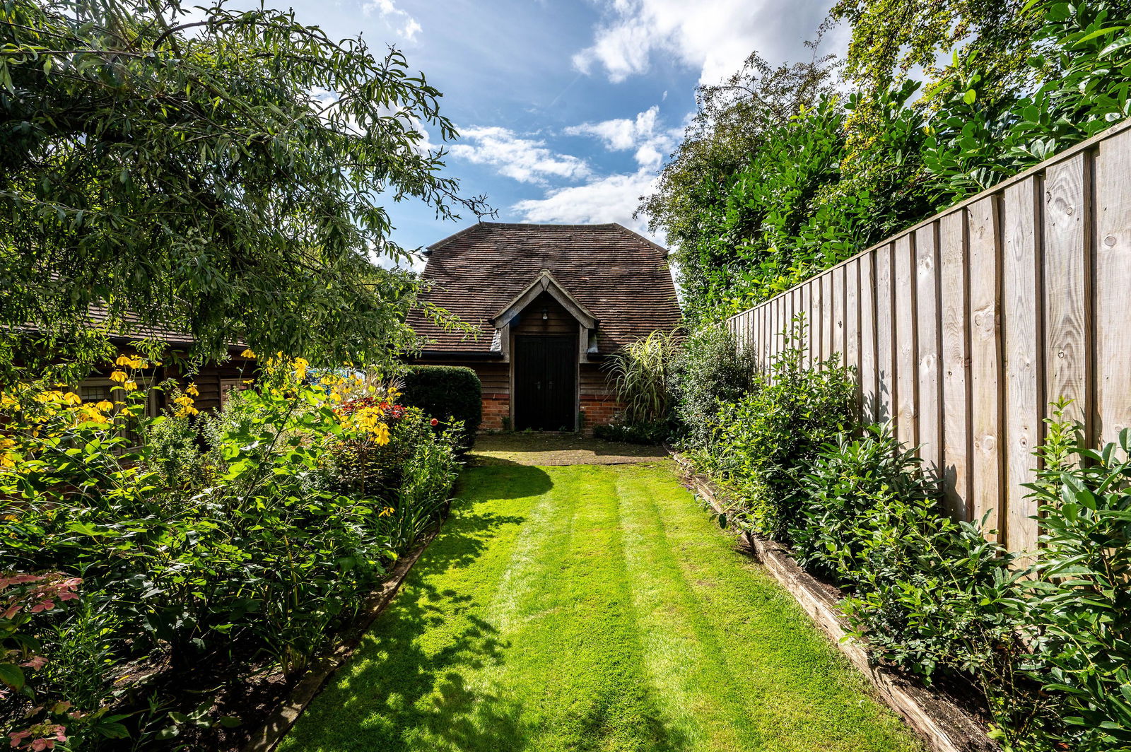 4 bed detached house for sale in The Barn, Monkshatch, Off Down Lane, Guildford, GU3 1DL  - Property Image 37