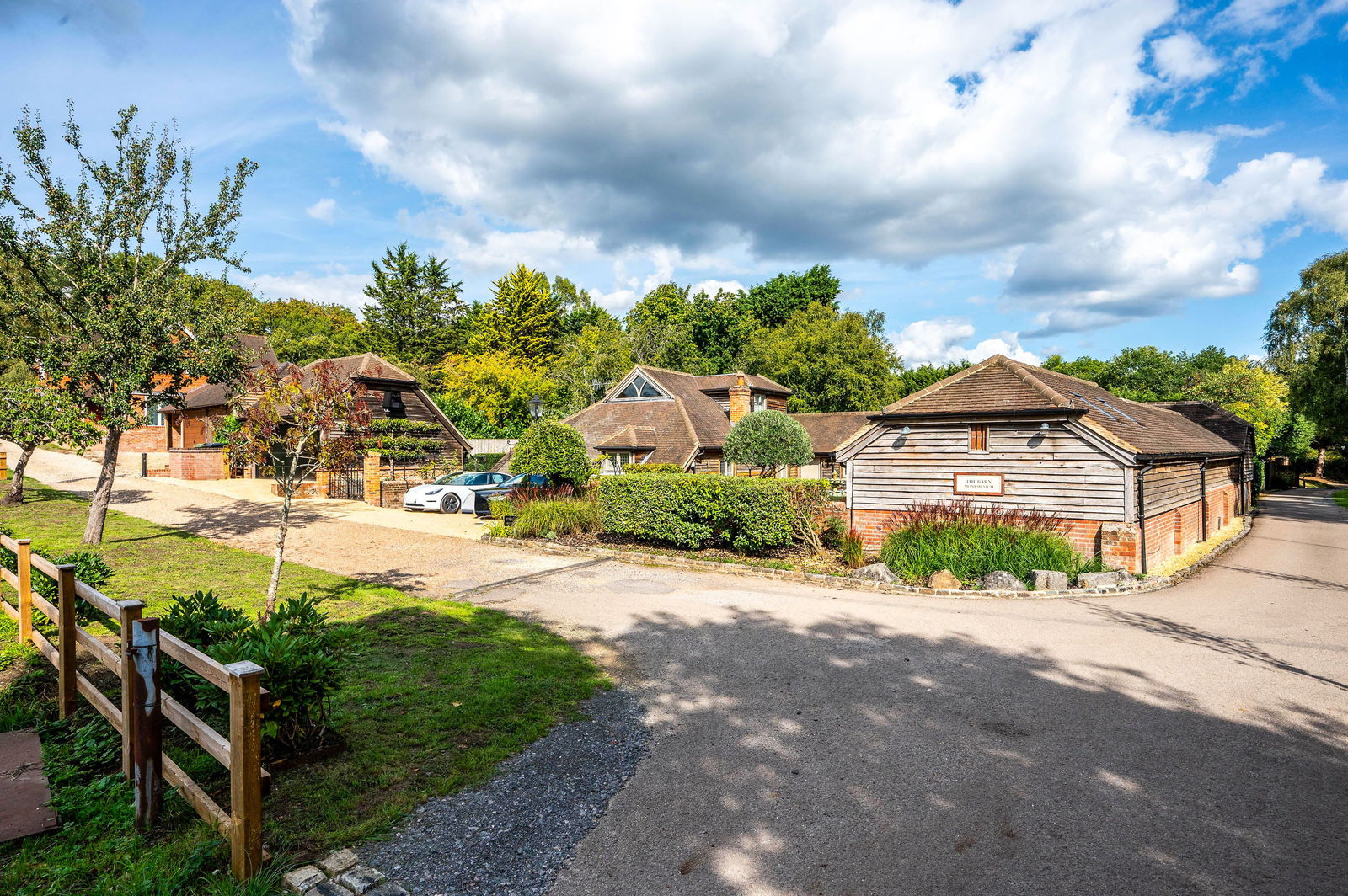 4 bed detached house for sale in The Barn, Monkshatch, Off Down Lane, Guildford, GU3 1DL  - Property Image 36
