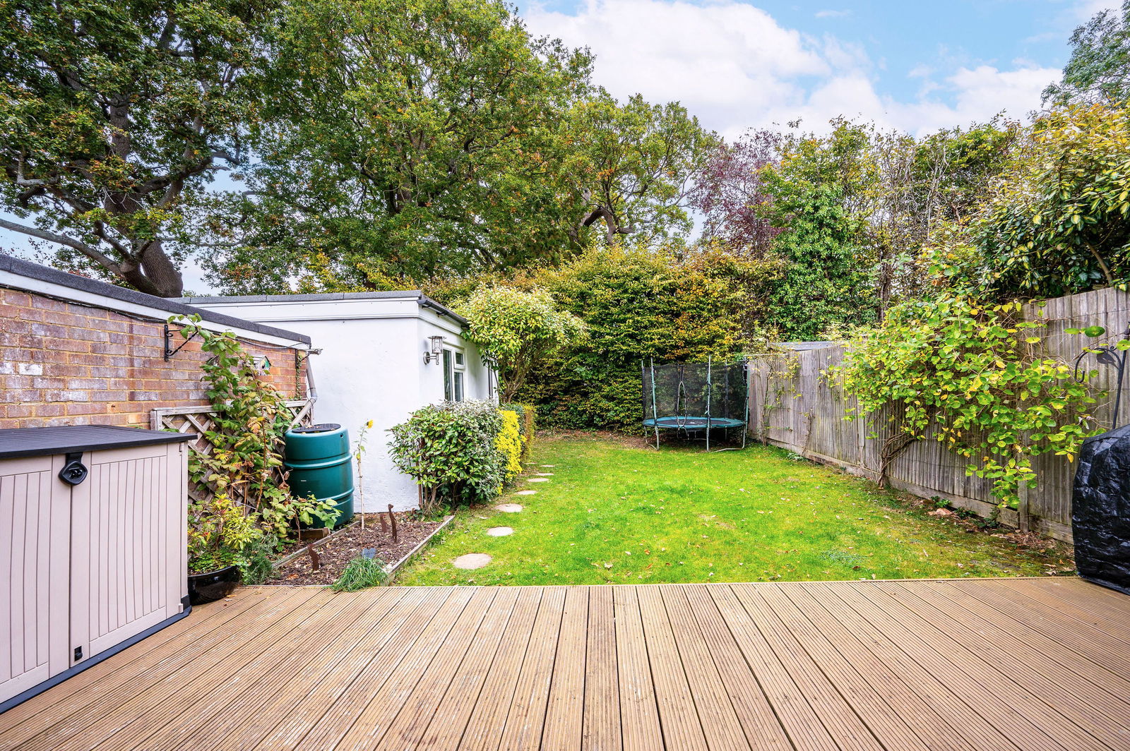 3 bed semi-detached house for sale in Longmeadow, Leatherhead  - Property Image 8