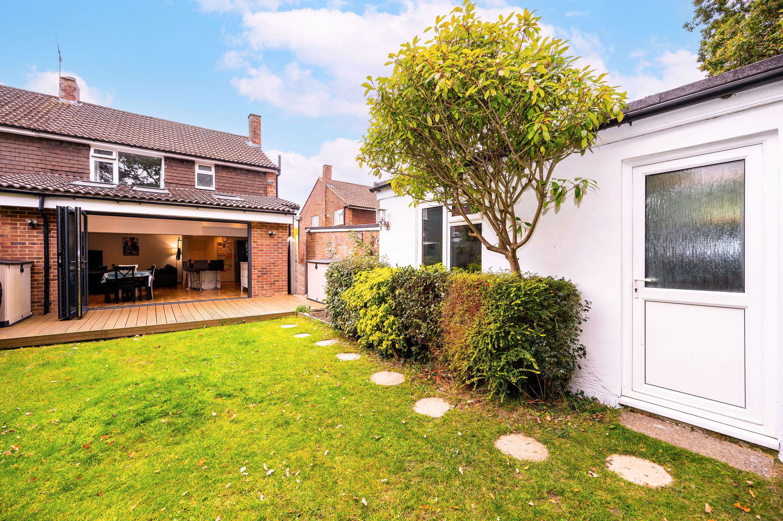 3 bed semi-detached house for sale in Longmeadow, Leatherhead 2