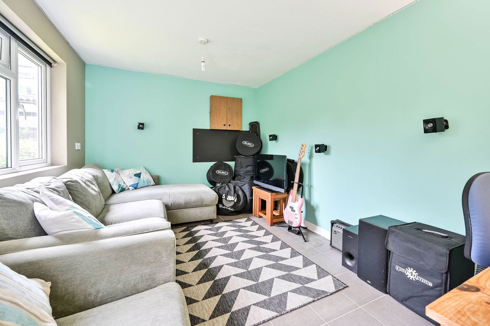 3 bed semi-detached house for sale in Longmeadow, Leatherhead  - Property Image 10