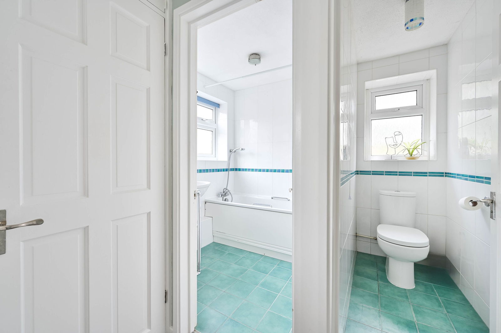 3 bed semi-detached house for sale in Longmeadow, Leatherhead  - Property Image 11